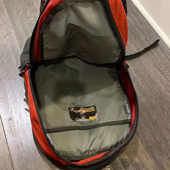 The North Face Jester Backpack 15'' Laptop School book Bag new - Picture 7 of 16